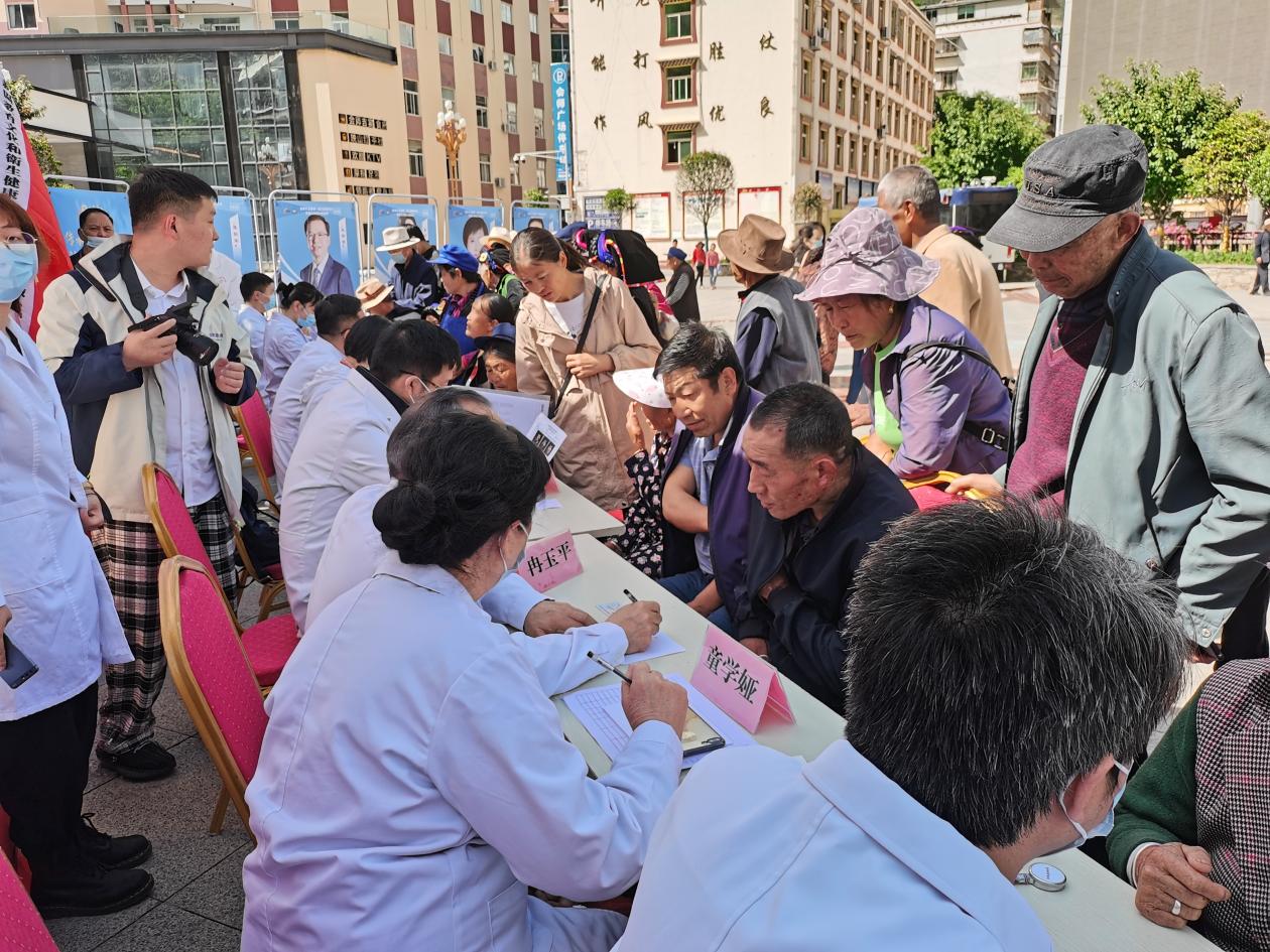 童学娅主任赴四川阿坝小金县义诊,助力健康四川,献礼建党百年! 童学娅主任赴四川阿坝小金县义诊,助力健康四川,献礼建党百年!